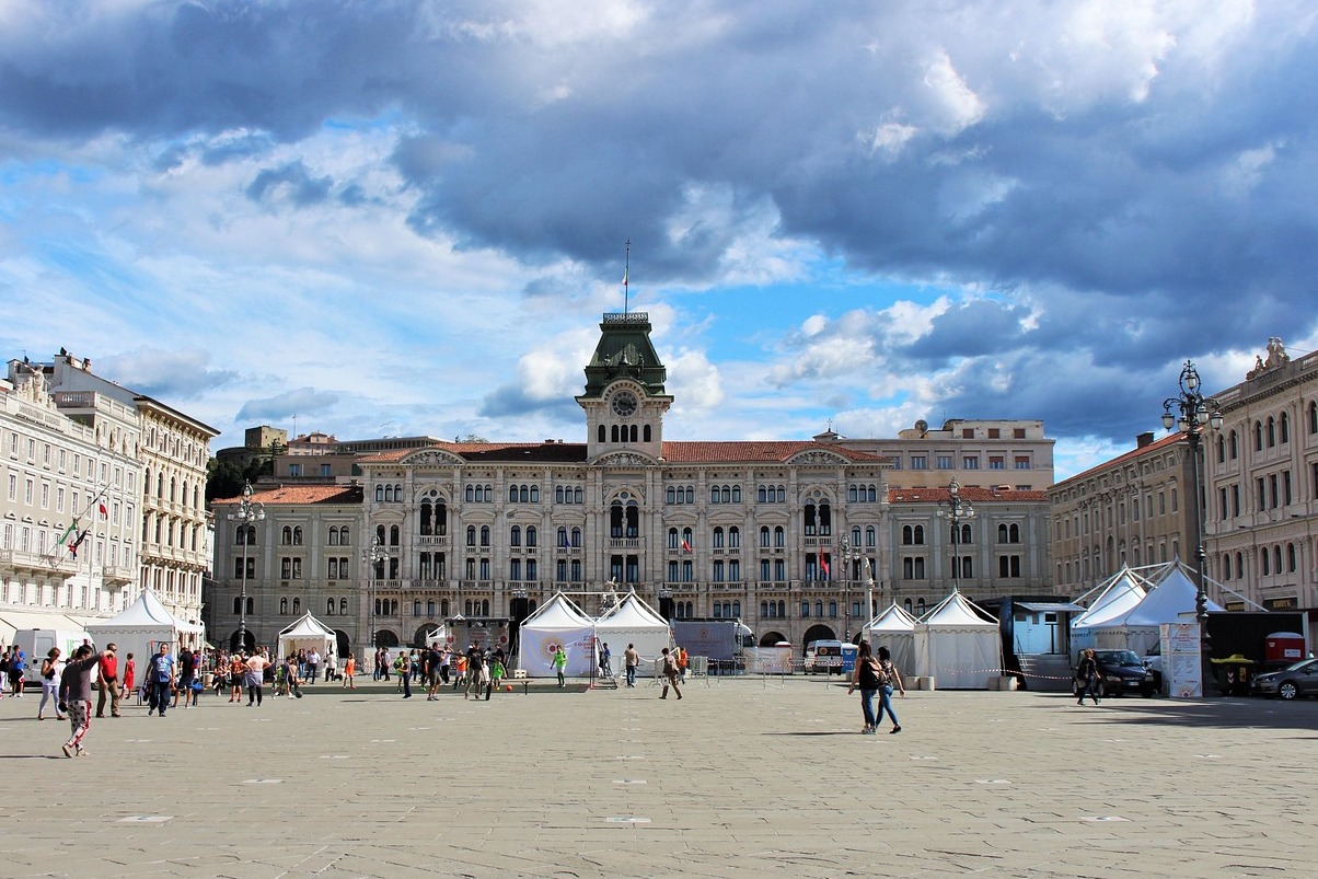 Il Carso Terrano (Sloveno: teran) è un vino DOC - Trieste | Secret World Trip Planner
