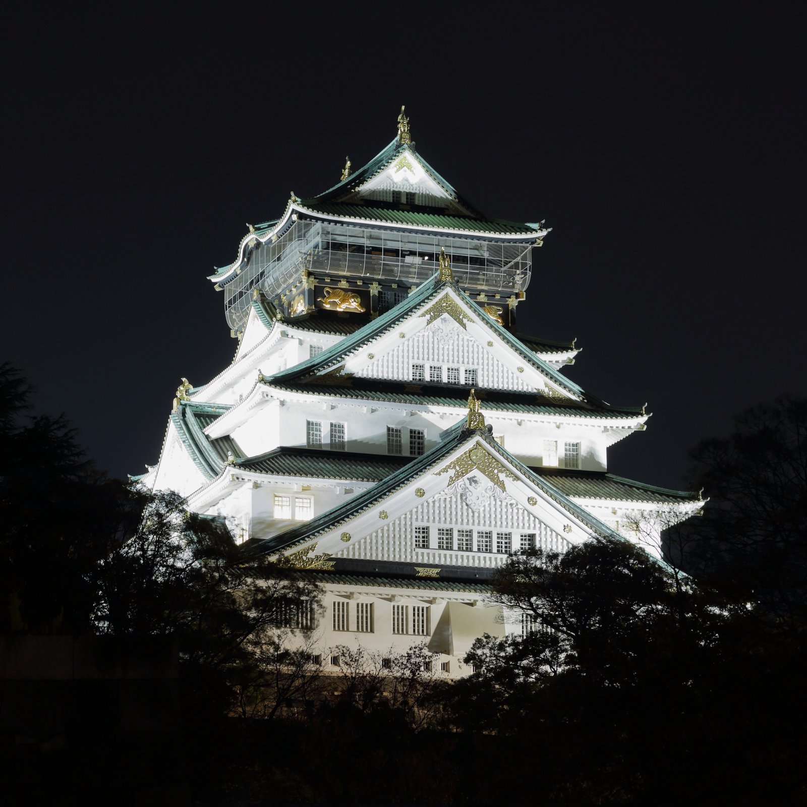 Osaka Castle stands tall on the Uemachi Daichi Plateau - ?saka-shi | Secret World Trip Planner