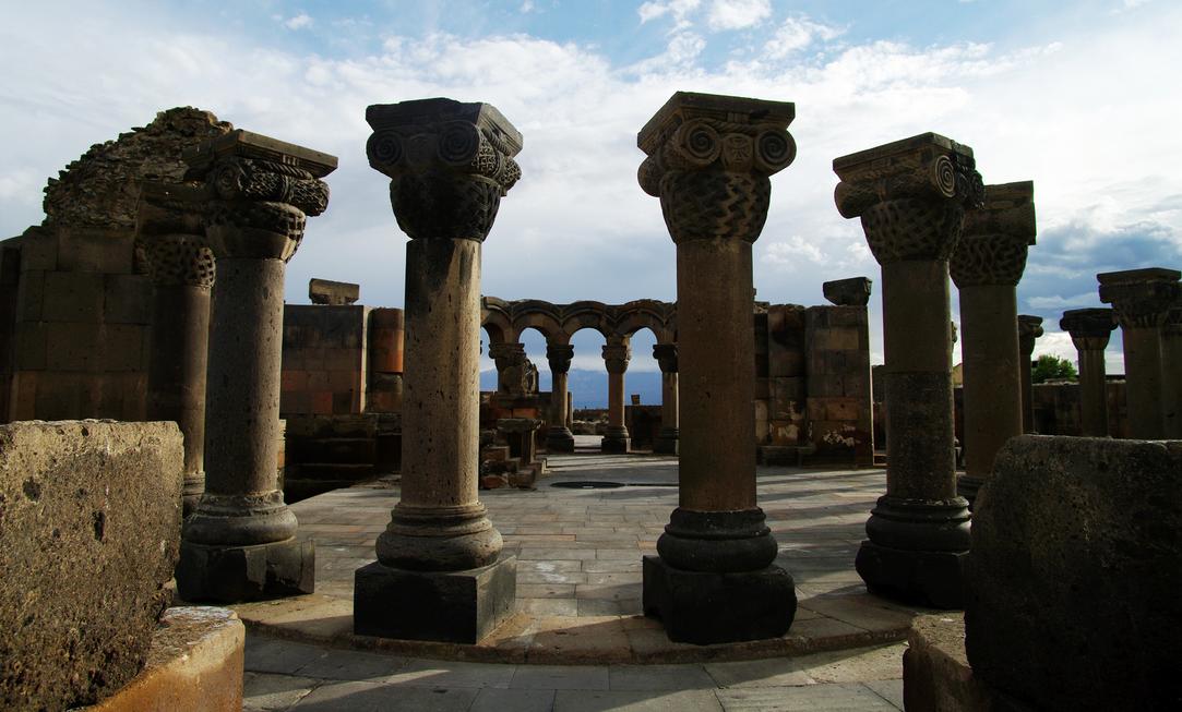 Zvartnots Kathedrale - Echmiadzin | Secret World Trip Planner