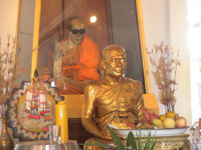 La Mummia in Luang Pho Dang — Amphoe Ko Samui