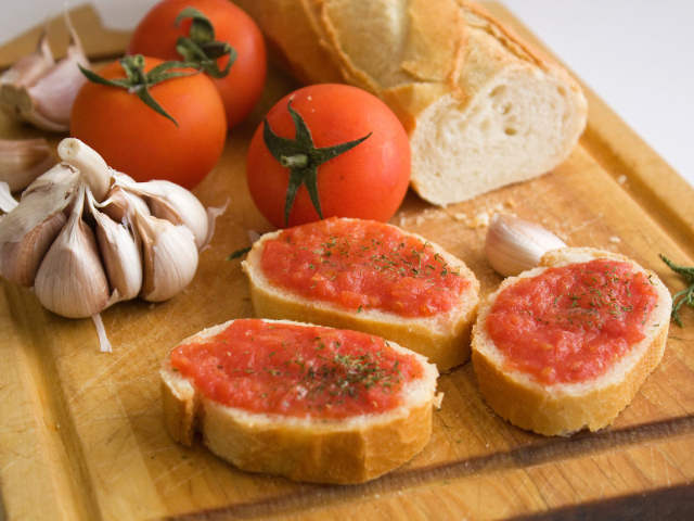 Pa amb Tom&agrave;quet (Tomato Bread) - Girona | Secret World Trip Planner