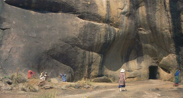 Mistero ed eco: Le grotte di Marabar nel cinema e nella leggenda - Sultanpur | Secret World Trip Planner