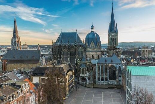 Die alte Kaiserstadt Aachen — Aquisgrana
