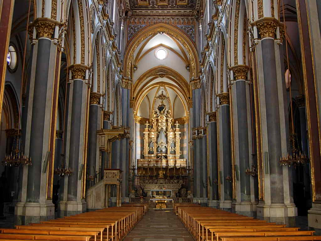 Iglesia de San Domenico Maggiore - Napoli | Secret World Trip Planner