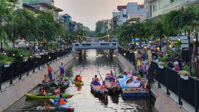 Ong Ang Walking Street - Phra Nakhon | Secret World Trip Planner