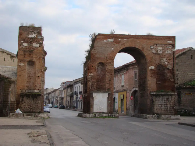 Lengkungan Hadrian - Santa Maria Capua Vetere | Secret World Trip Planner