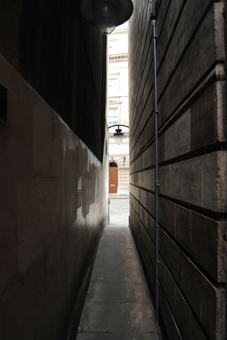 Brydges Place is the London's narrowest alley — Londra