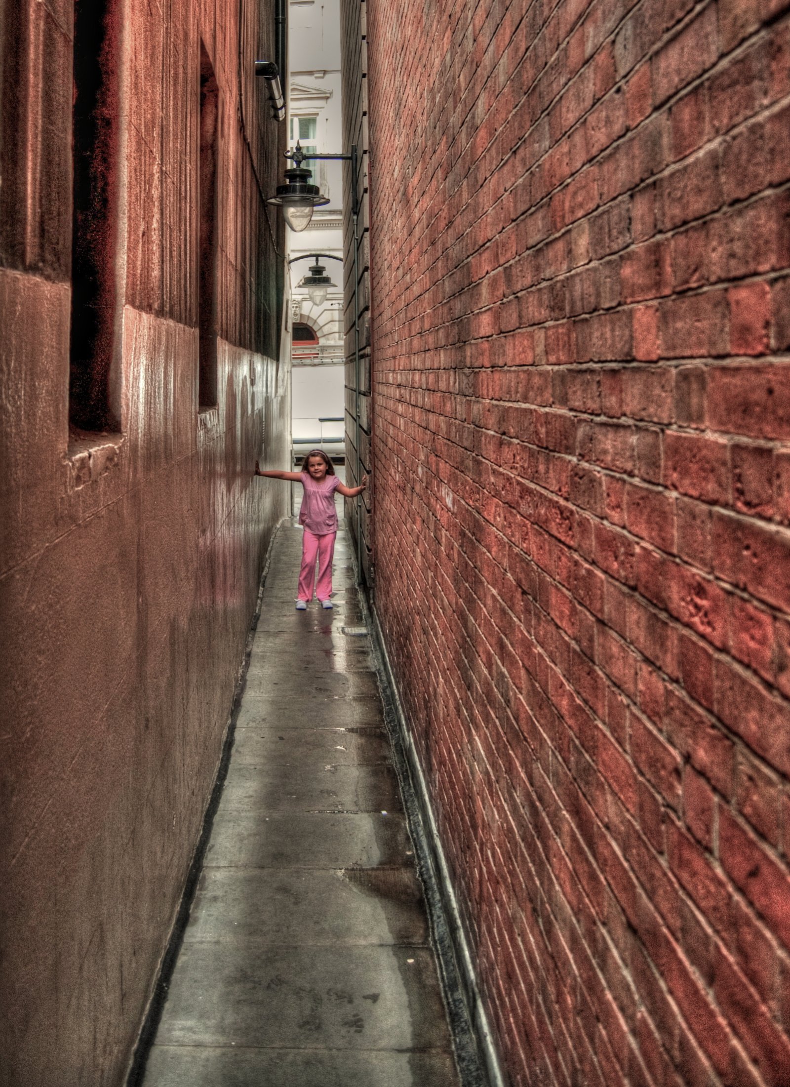 Brydges Place is the London's narrowest alley - Londra | Secret World Trip Planner