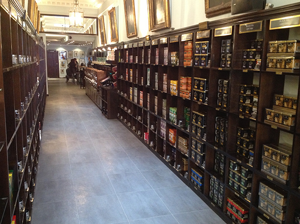 Twinings Tea Shop, a 300-year-old tea shop — Londra