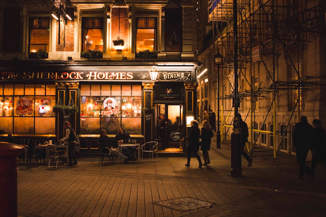 The old  Sherlock Holmes Pub has a peculiar secret upstairs: a recreation of the - Londra | Secret World Trip Planner