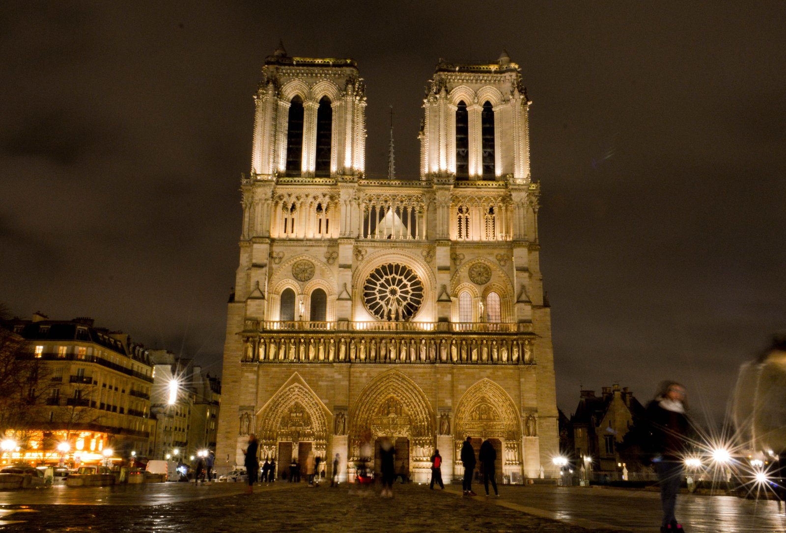 Ile de la cité one of the most romantic places in France - Parigi | Secret World Trip Planner