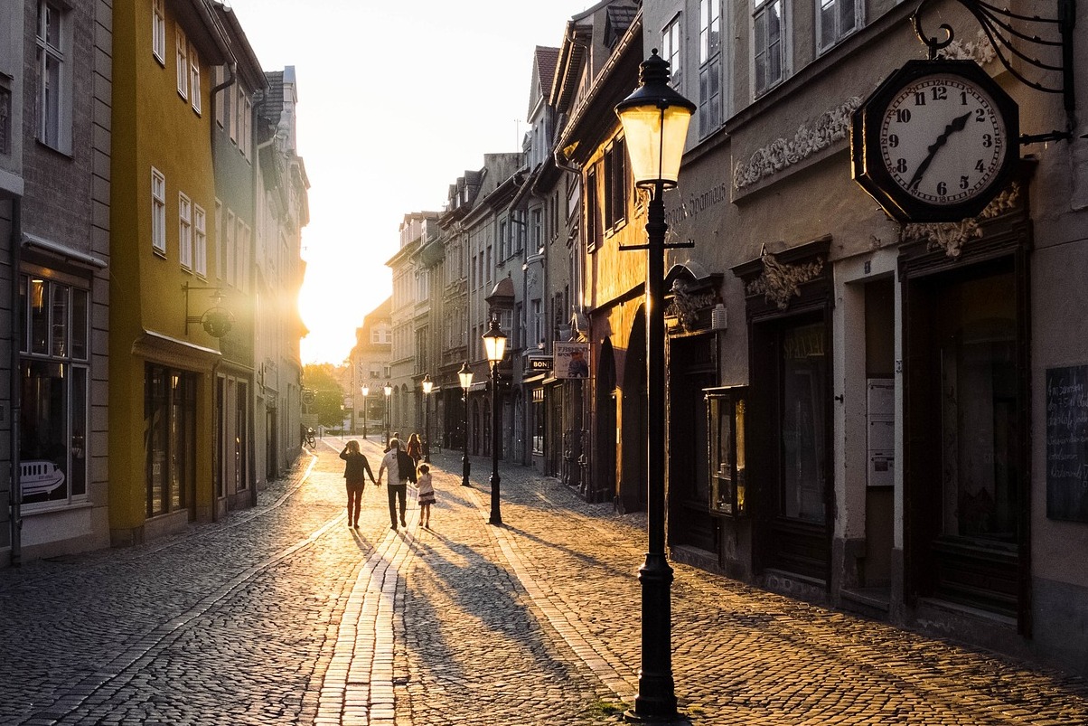 Viscardigasse na Dhahabu cobblestones - München | Secret World Trip Planner