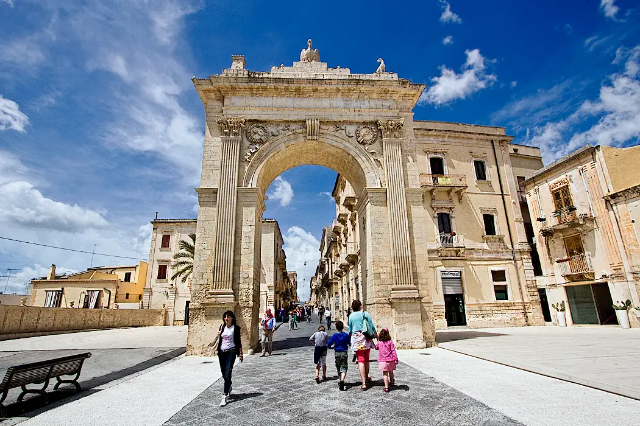 Porta Reale - Noto | Secret World Trip Planner