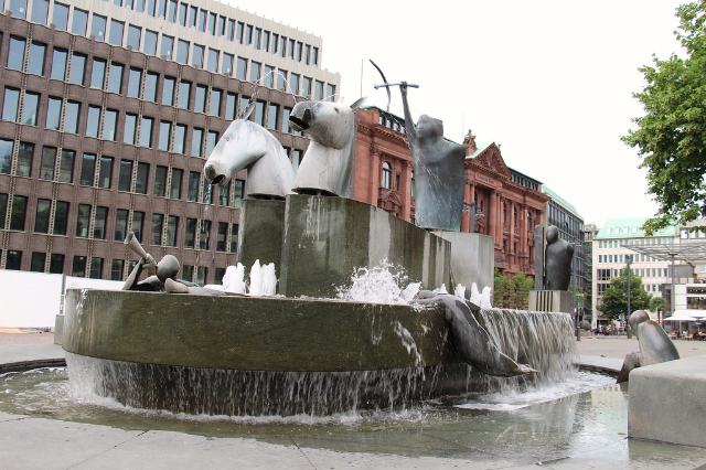 Neptune Fountain - Bremen | Secret World Trip Planner