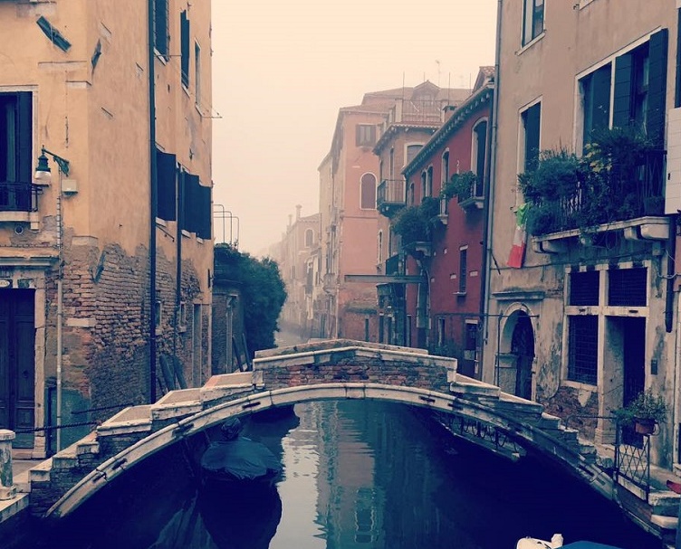 Venice and the ancient Ponte del Chiodo bridge - Rio di san Felice | Secret World Trip Planner
