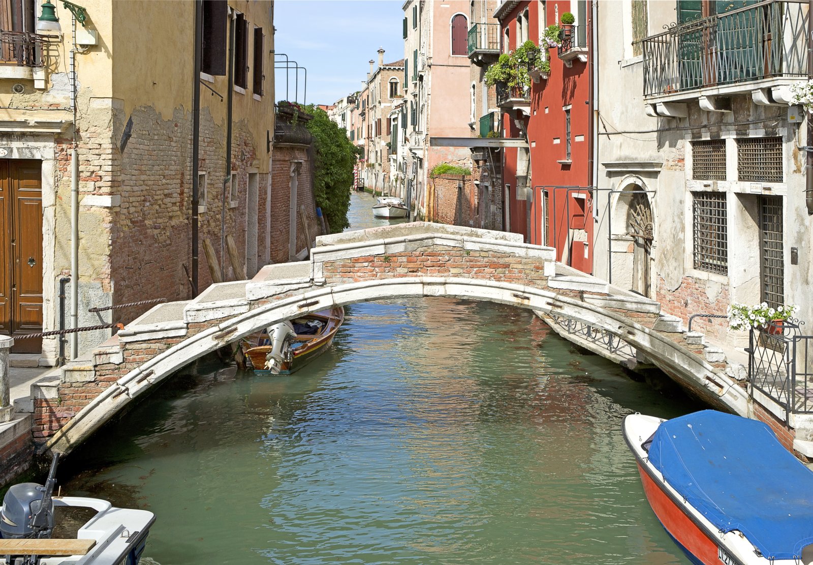 Venice and the ancient Ponte del Chiodo bridge - Rio di san Felice | Secret World Trip Planner