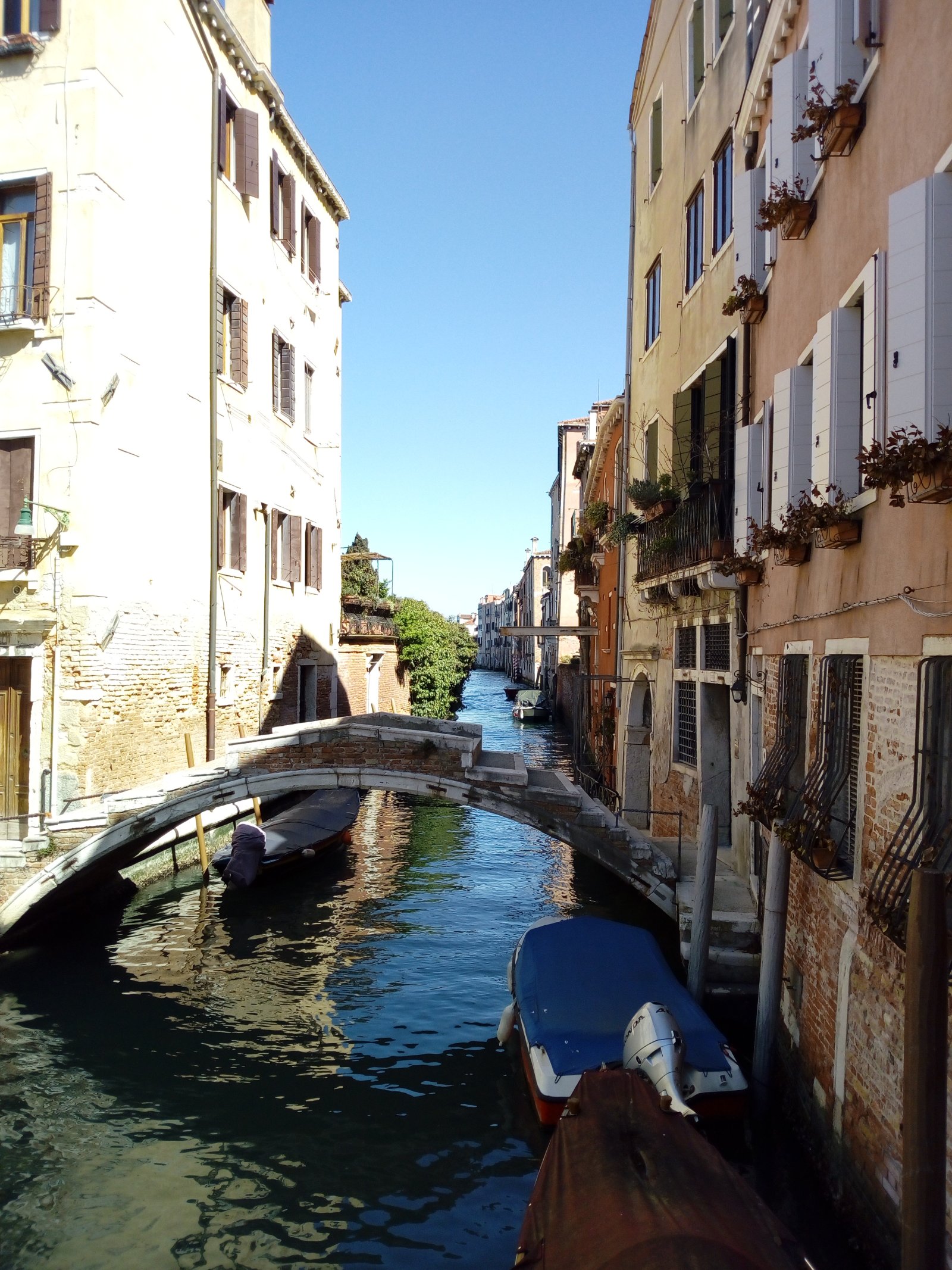 Venice and the ancient Ponte del Chiodo bridge - Rio di san Felice | Secret World Trip Planner