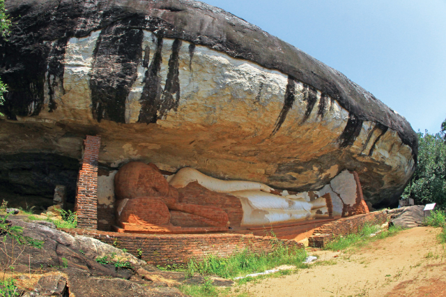Pidurangala-Felsen und die Buddha-Statue — Sigiriya