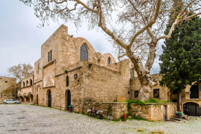 Unsere Liebe Frau vom Schloss - Rhodos-Stadt | Secret World Trip Planner