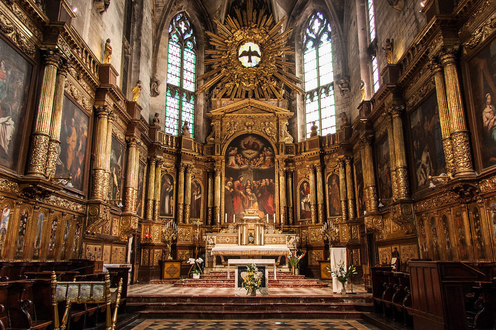 Kirche St. Pierre in Avisgnon - Avignon | Secret World Trip Planner