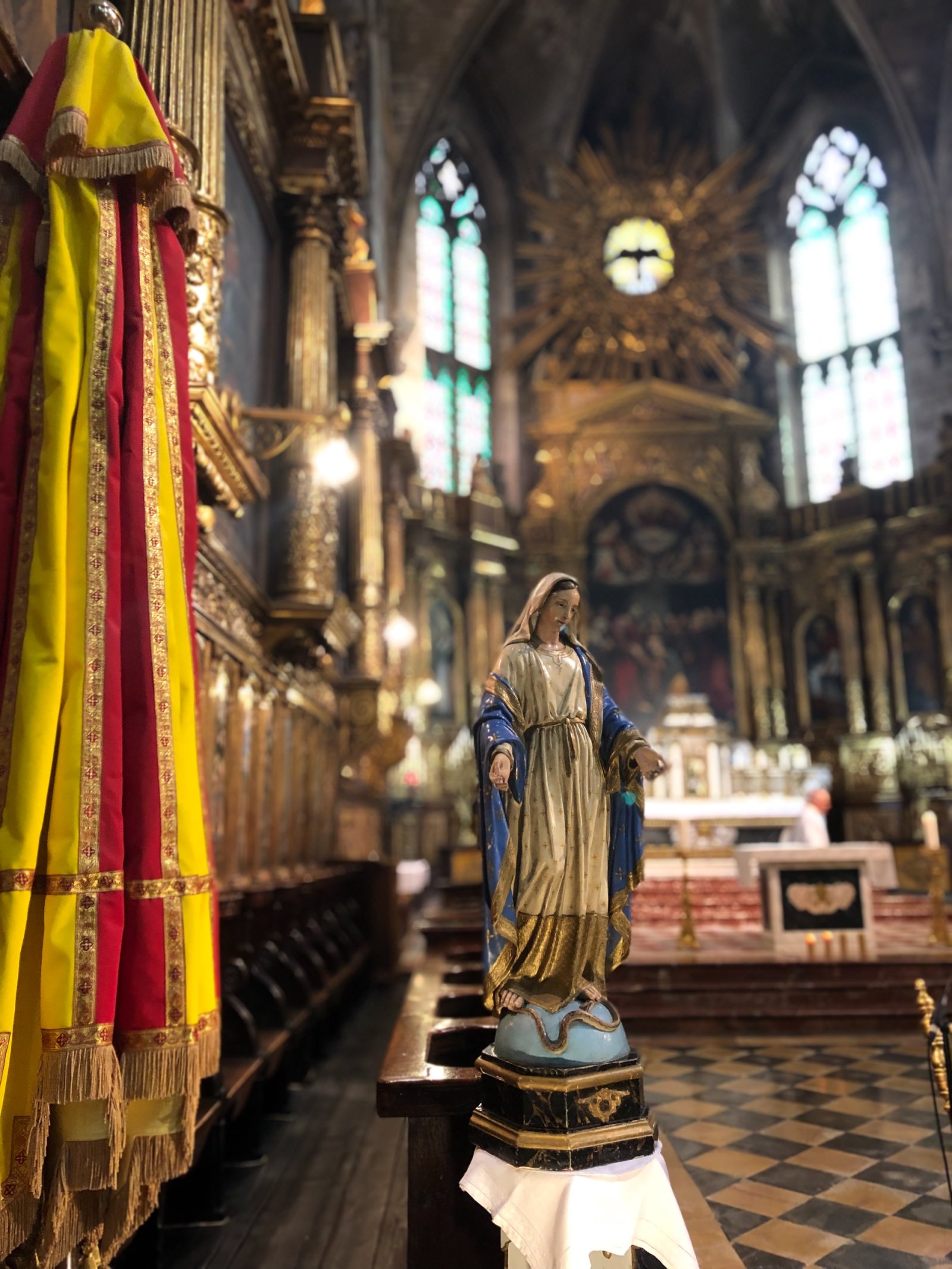 Kirche St. Pierre in Avisgnon - Avignon | Secret World Trip Planner