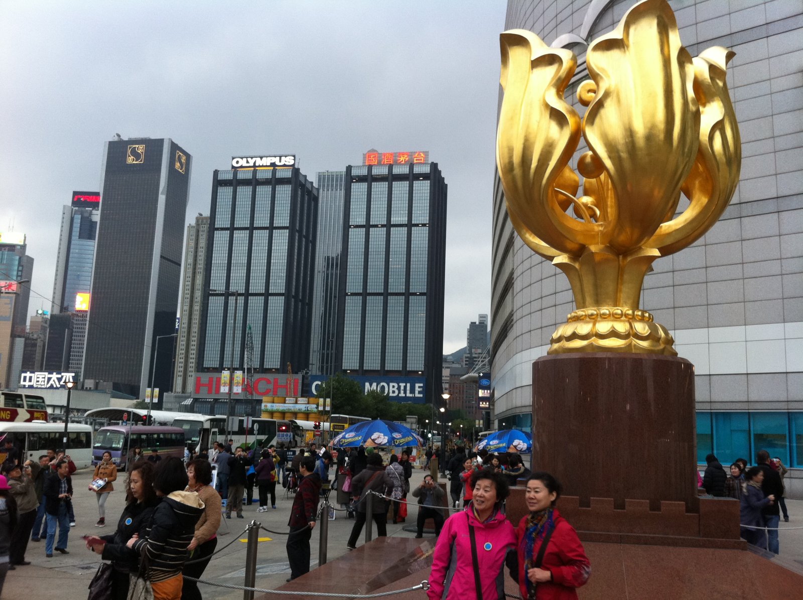 Goldener Bauhinia-Platz in Hongkong - 1 Expo Dr | Secret World Trip Planner