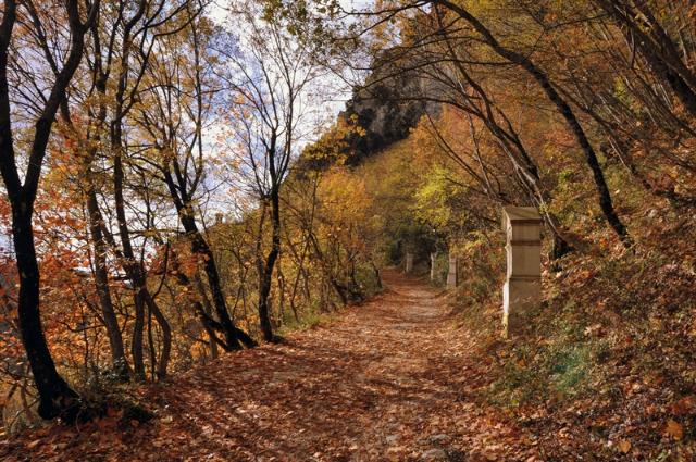 Einsiedelei des Heiligen Cataldo - 62024 Esanatoglia MC | Secret World Trip Planner