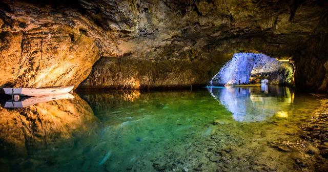 Underground lake of Saint-Léonard — Saint-Léonard