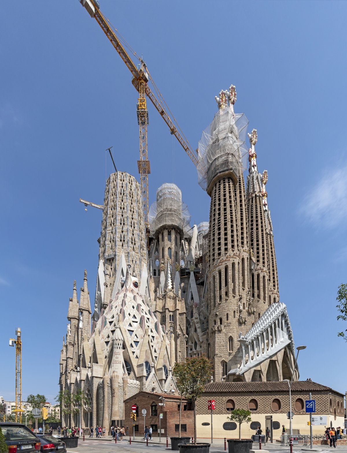 Scopri la Magia della Sagrada Família a Barcellona - Eixample | Secret World Trip Planner