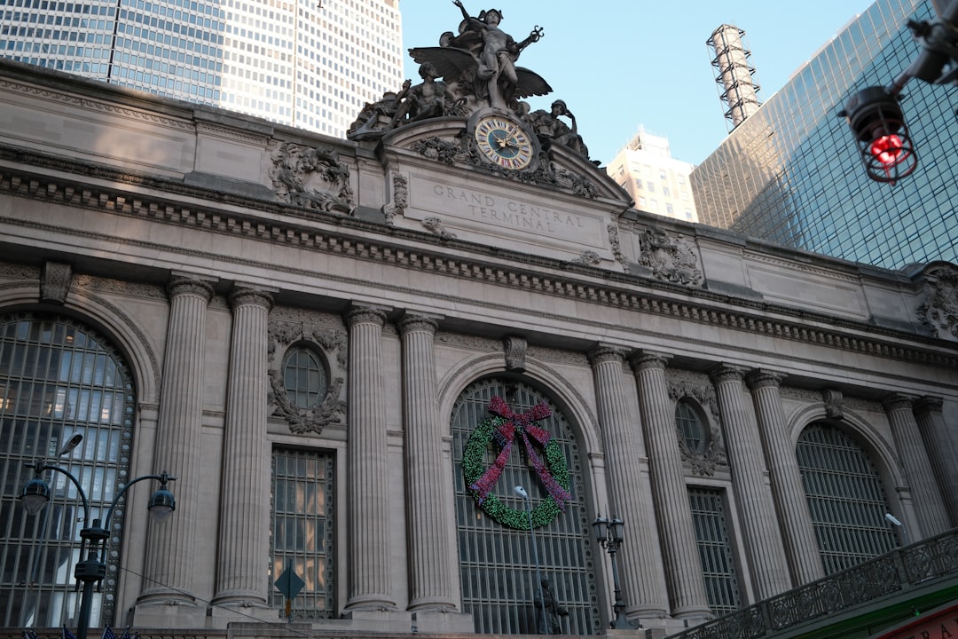 Die Türen des Esonerato: Ein Kunstwerk in New York - New York | Secret World Trip Planner