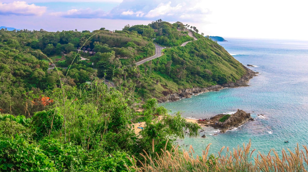 Entdecke die Inseln von Phuket: Natur und Nachtleben - Distretto di Mueang Phuket | Secret World Trip Planner