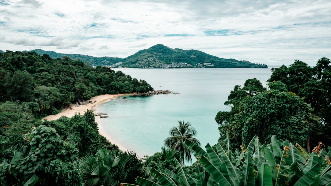 Entdecke die Inseln von Phuket: Natur und Nachtleben - Distretto di Mueang Phuket | Secret World Trip Planner