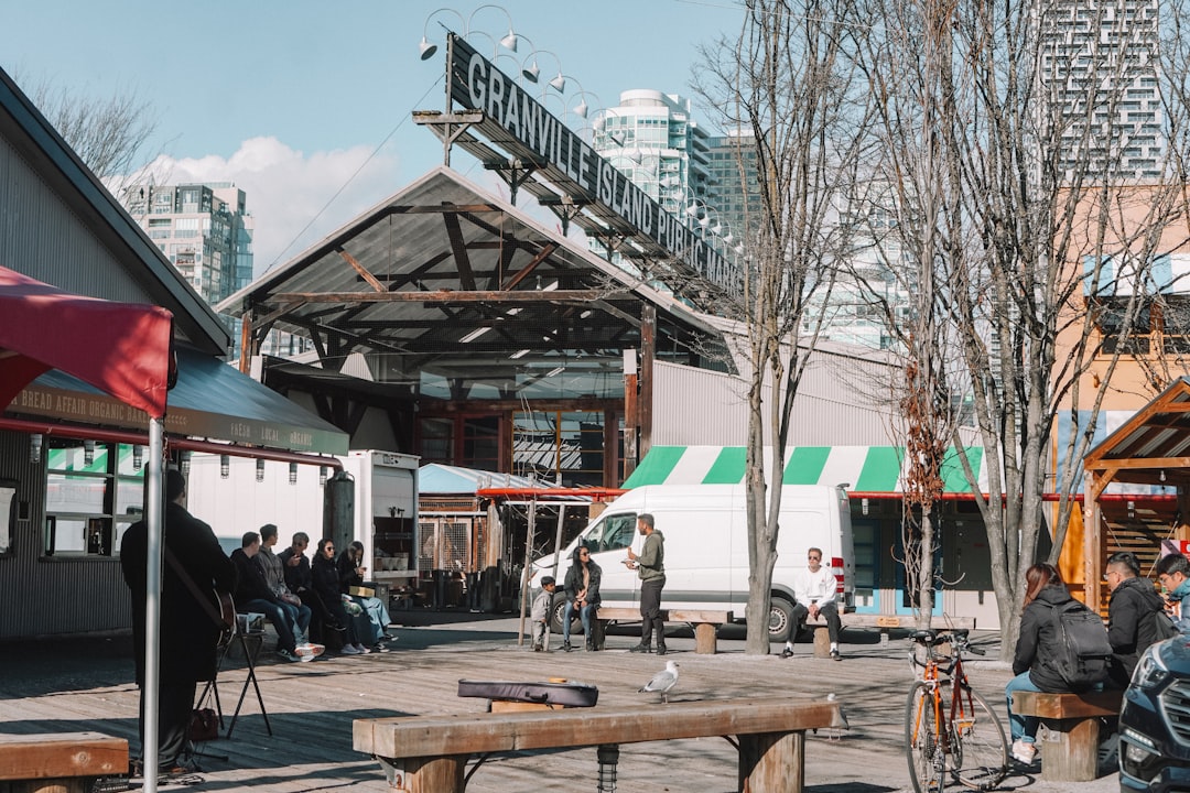Die Aromen des Granville Island Public Market entdecken - Vancouver | Secret World Trip Planner