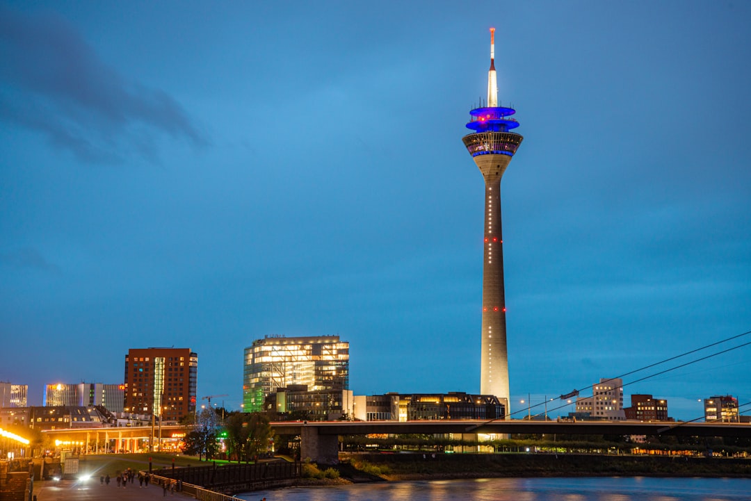 Wanderlog Alternativen für Düsseldorf 2026: Secret World AI - Düsseldorf | Secret World Trip Planner