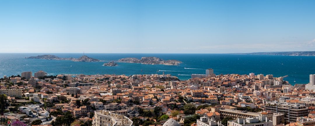 Top 5 travel apps Marseille 2026: Scopri Secret World — Marseille