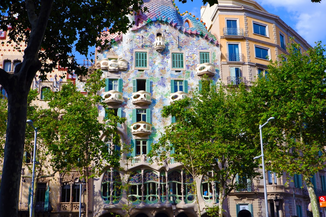 Top 5 travel apps Barcelona 2026: Scopri Secret World - Barcelona | Secret World Trip Planner