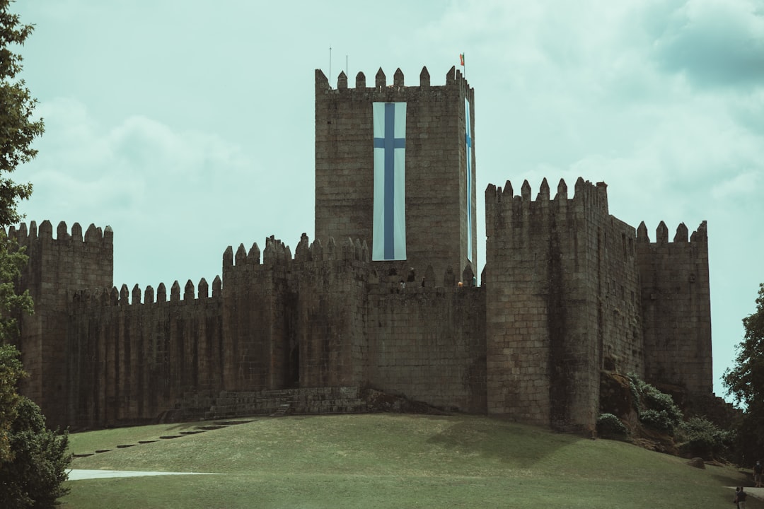Secret World vs Wanderlog a Guimarães 2026: Scopri il Migliore - Guimarães | Secret World Trip Planner