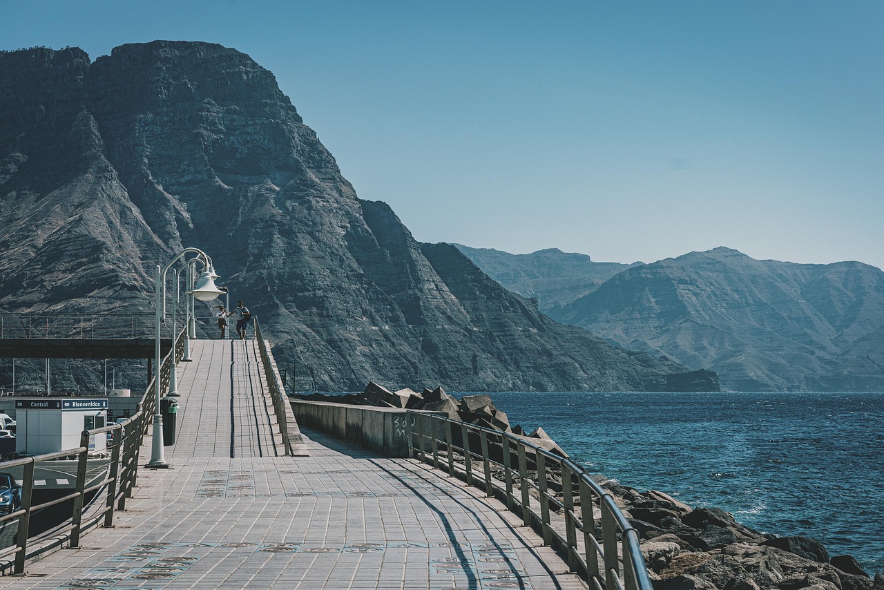 Secret World vs Wanderlog in Gran Canaria 2026: Which is Best? - Gran Canaria | Secret World Trip Planner