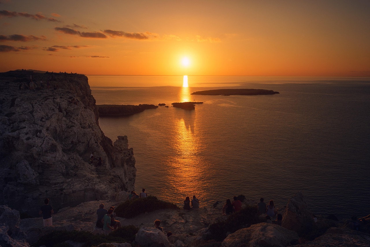 Secret World vs Wanderlog in Menorca 2026: Which to Choose? — Menorca