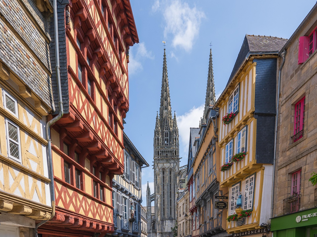 Secret World vs TripIt in Quimper: Best Trip Planner 2026 — Quimper