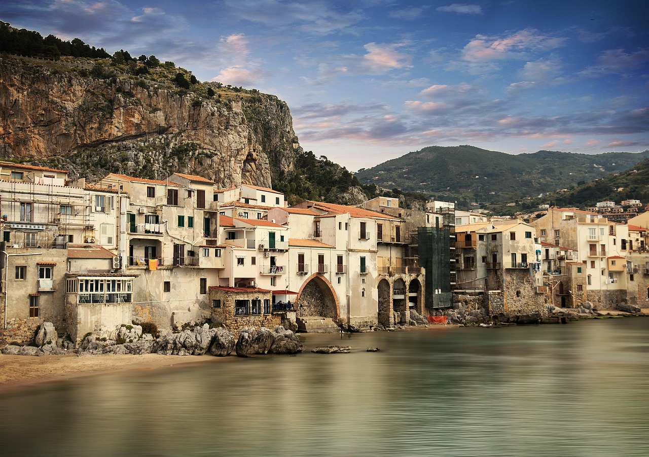 Secret World vs Wanderlog a Cefalù 2026: La Scelta Migliore — Cefalù