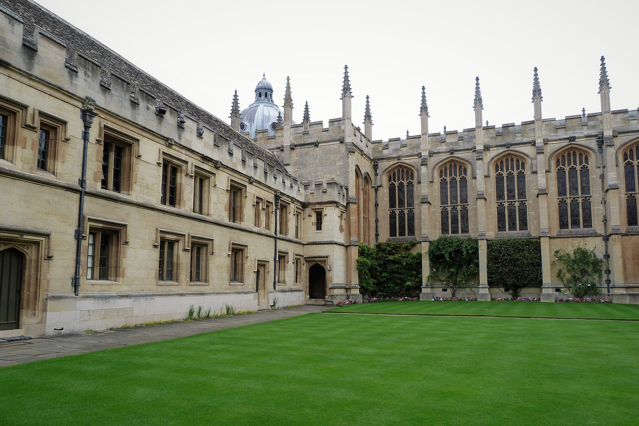 Oxford 2026 Itinerary with AI: Explore the City with Secret World - Oxford | Secret World Trip Planner