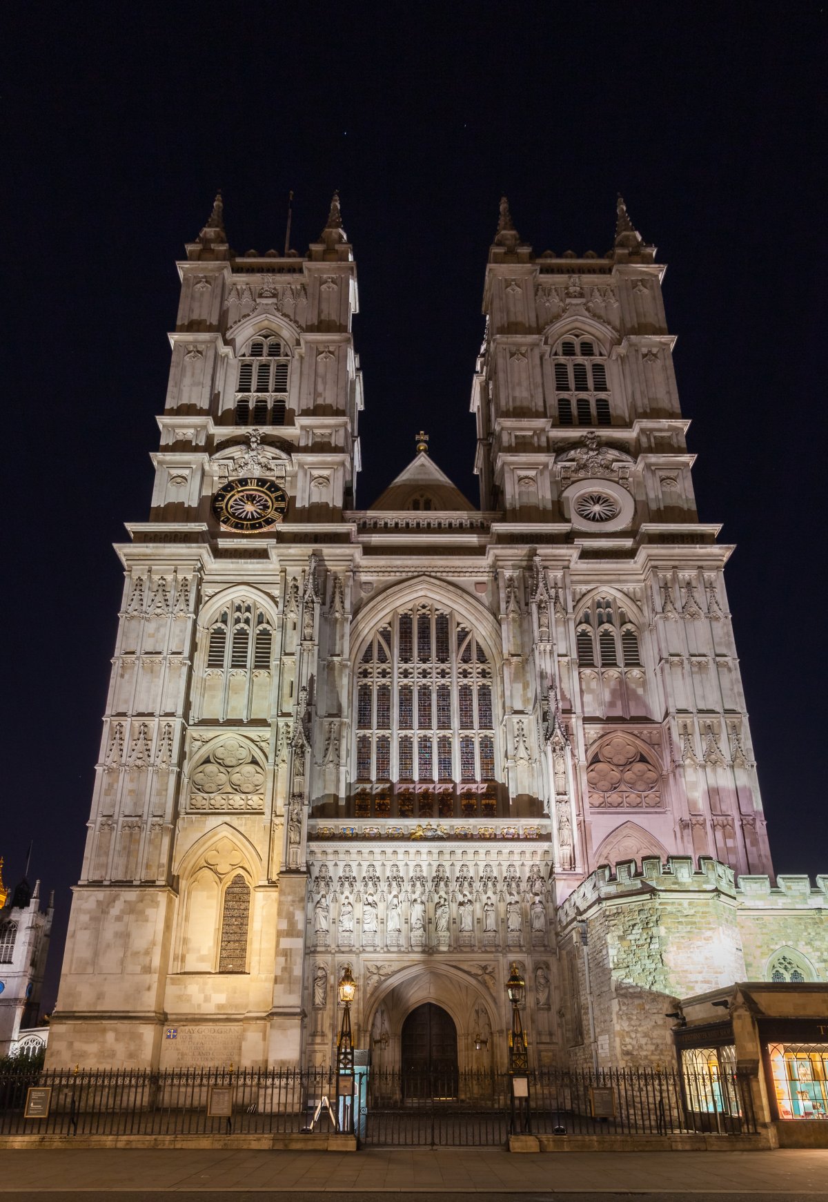 L'Abbazia di Westminster: Storia e Monumenti Iconici - Dean's Yard | Secret World Trip Planner