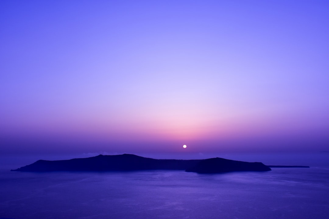 Tramonti da Sogno a Santorini: L'Incanto di Oía — Nik. Nomikou