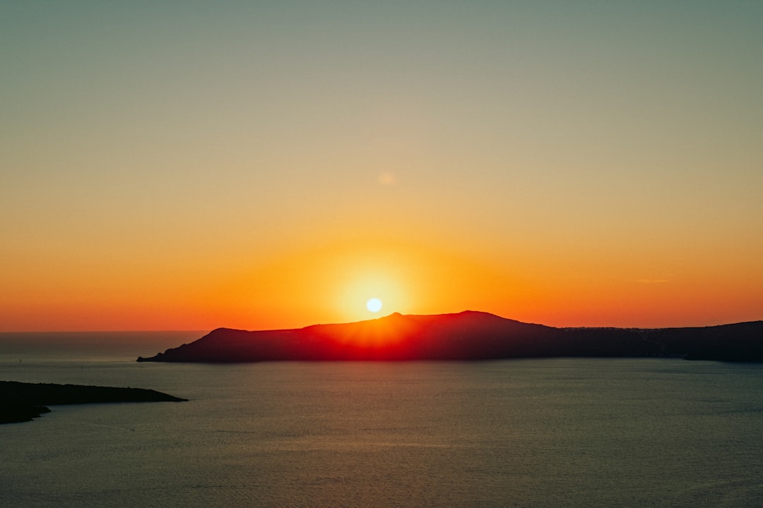 Tramonti da Sogno a Santorini: L'Incanto di Oía - Nik. Nomikou | Secret World Trip Planner