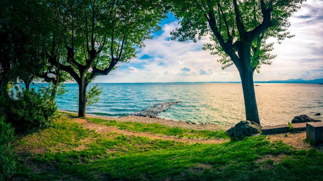 Scoprire Bardolino: Gemma del Lago di Garda - 37011 Bardolino VR | Secret World Trip Planner