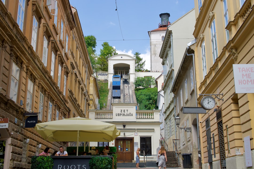 Museo delle Relazioni Interrotte: Amore e Perdita a Zagabria - 10000 | Secret World Trip Planner