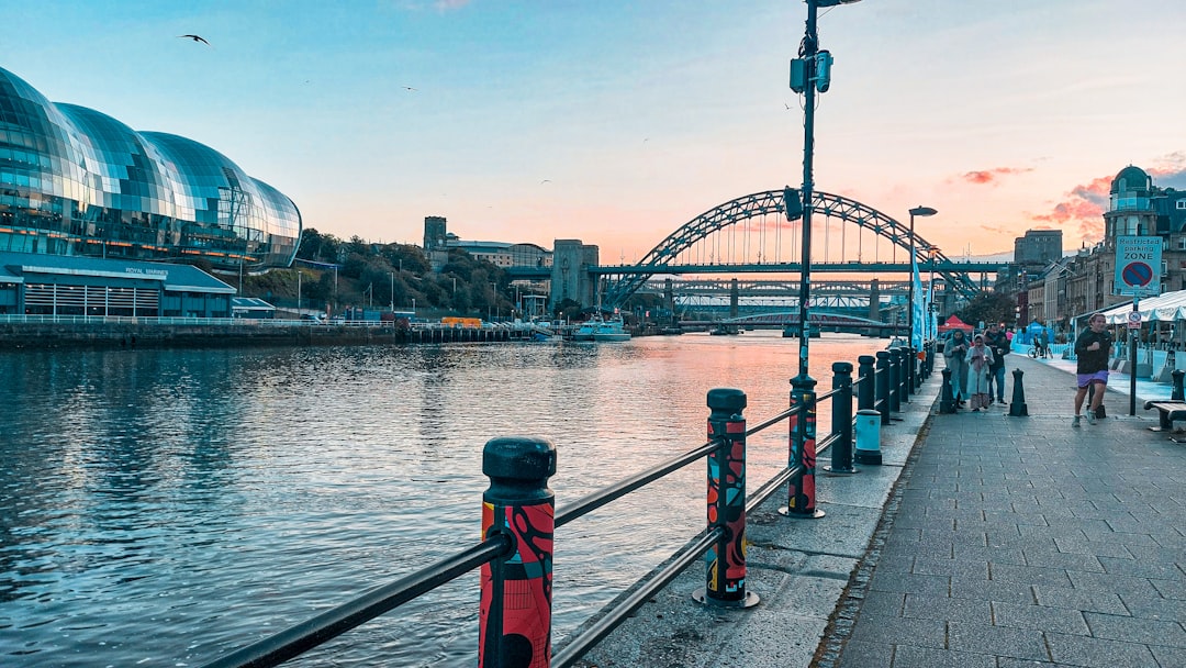 Millennium Bridge: un Ponte per il Futuro a Londra - Thames Embankment | Secret World Trip Planner