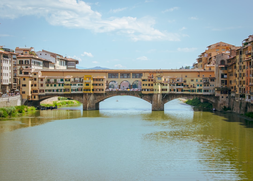 老桥：佛罗伦萨的璀璨珍宝 - Ponte Vecchio | Secret World Trip Planner
