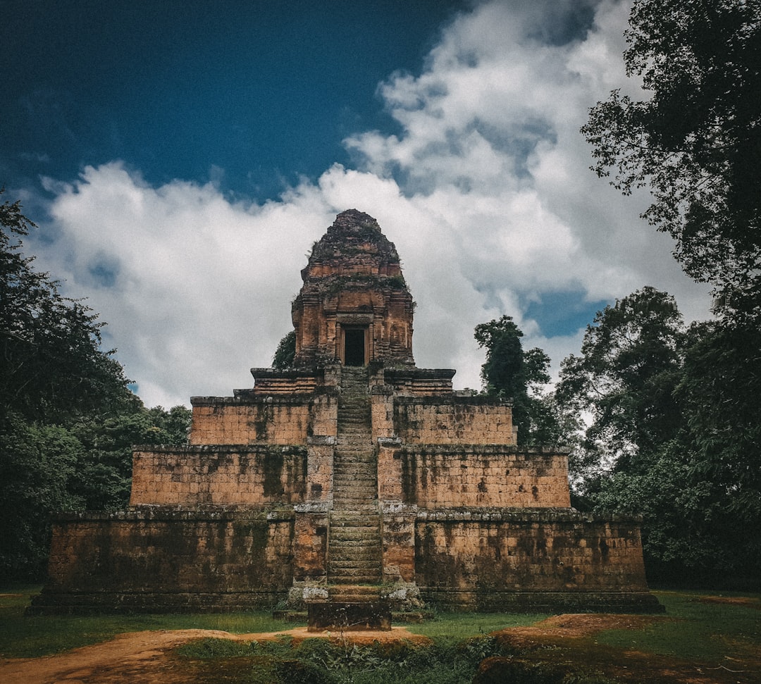 Entdecken Sie Phnom Bakheng: der Tempel zwischen Geschichte und Natur in Kambodscha | Secret World Trip Planner